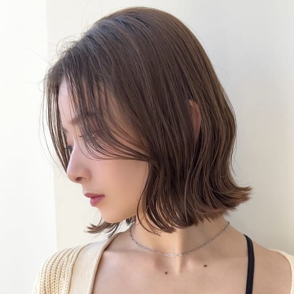 横顔美人～くびれボブ～