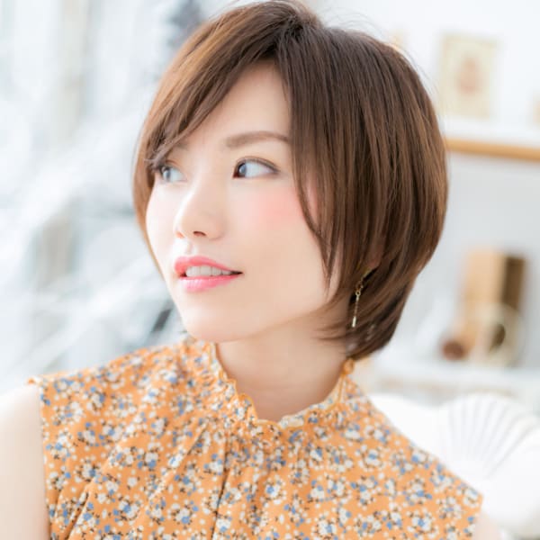 美人顔斜めバング黒髪くせ毛風マッシュヘア　アースカラー