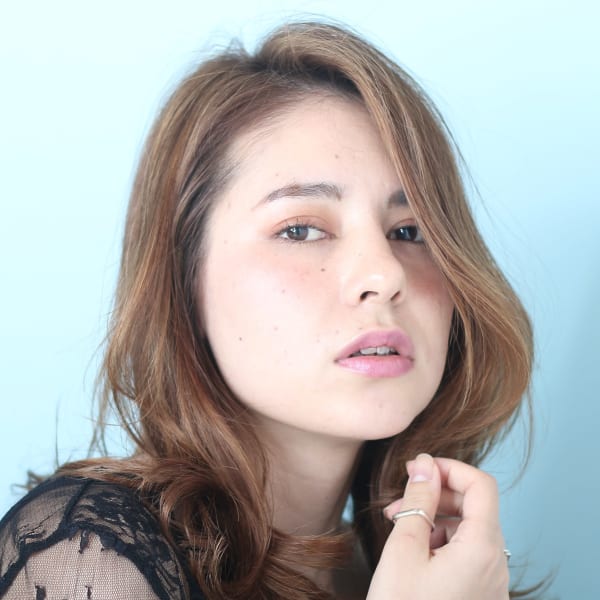 美髪イメチェンピンクブラウン切りっぱなしボブエアリーロング