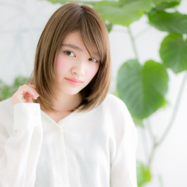 シルキーベージュ×内巻きワンカールボブ