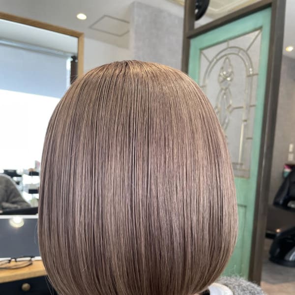 ピンクベージュ