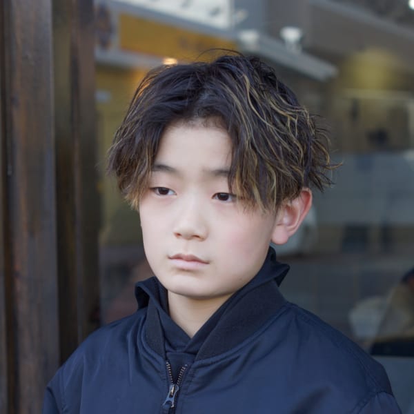 セットも簡単！縦落ちツイストパーマ！刈り上げセンターパート|SOLANA