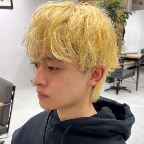 ハイトーンマッシュウルフ　ナチュラルパーマ　ブリーチ