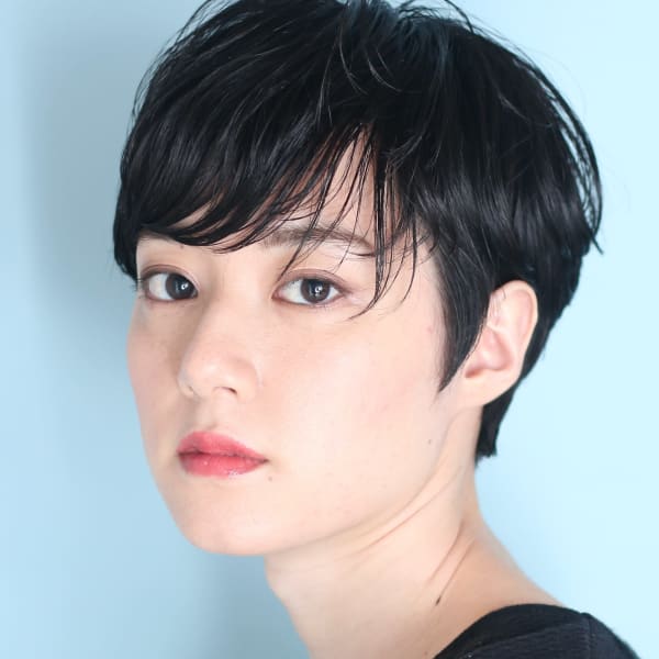 黒髪小顔美髪イメチェンピンクブラウン切りっぱなしボブショート