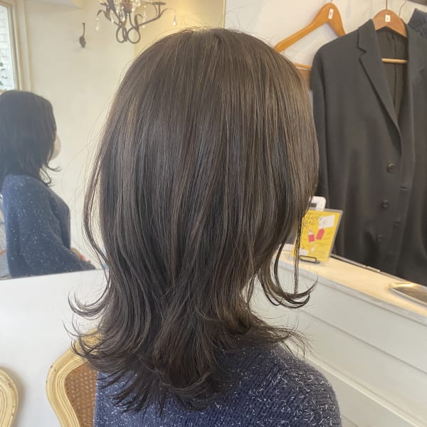 2024年人気くびれミディアムウルフレイヤーカット梅ヶ丘美容
