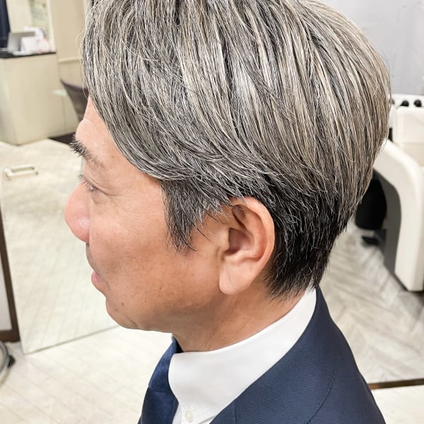 メンズヘア/ビジネスヘア/白髪ぼかしハイライト/センターパー