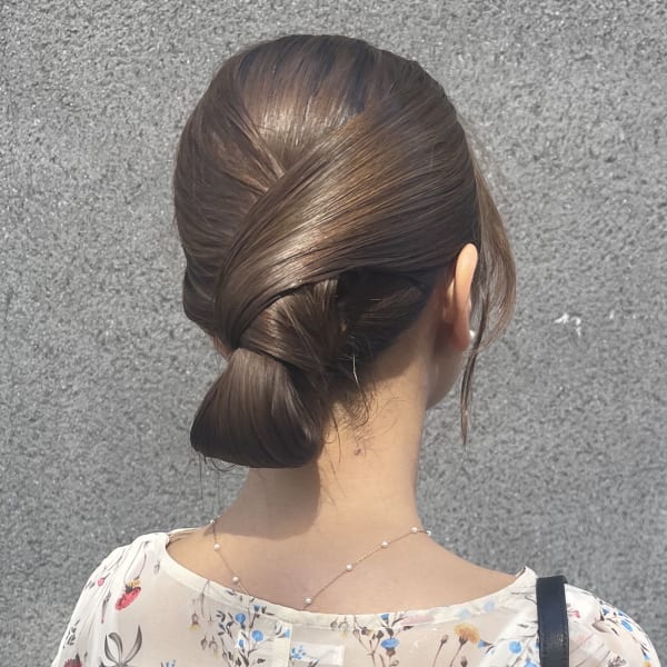 お呼ばれヘア 大人なツヤ感タイトシニヨンアレンジ