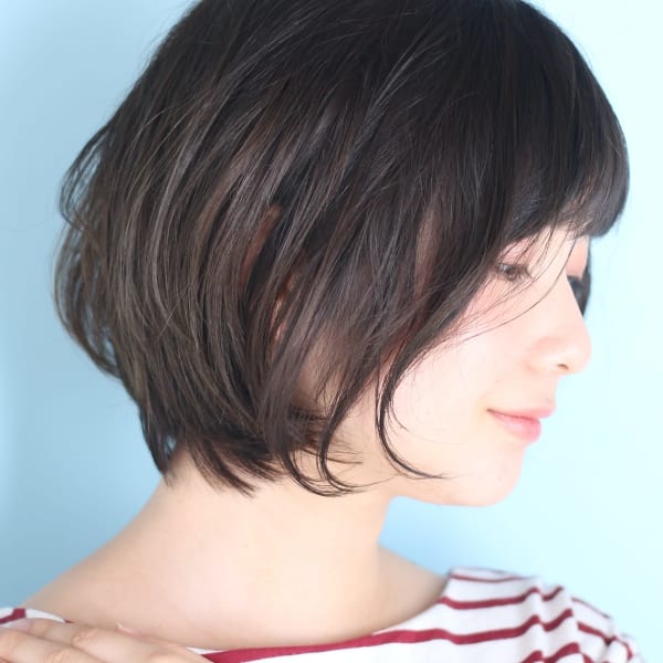 小顔美髪イメチェンピンクブラウン切りっぱなしボブショート