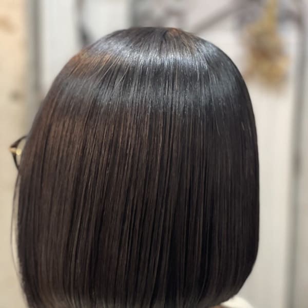 梅雨前にオススメ★若々しい艶ボブ×縮毛矯正♪