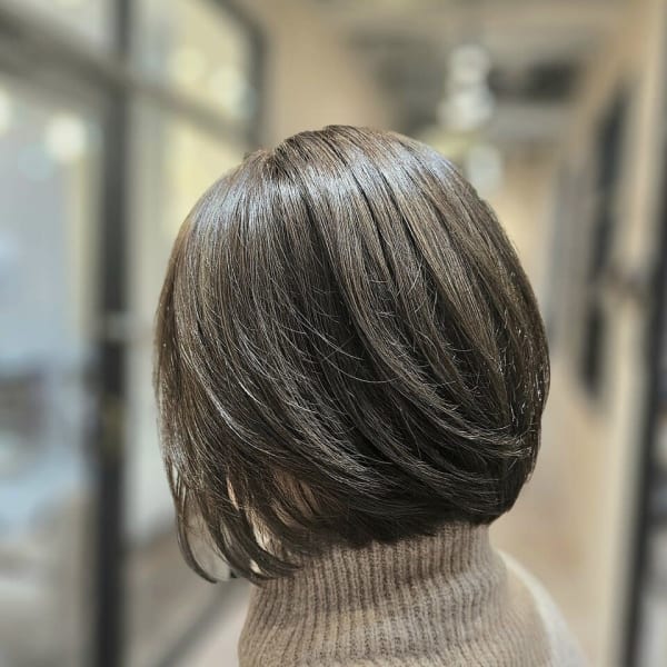 艶感グレージュ レイヤーボブ