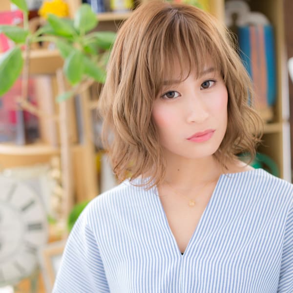 大人可愛いゆるふわカール小顔外ハネボブ　ハイトーンカラー