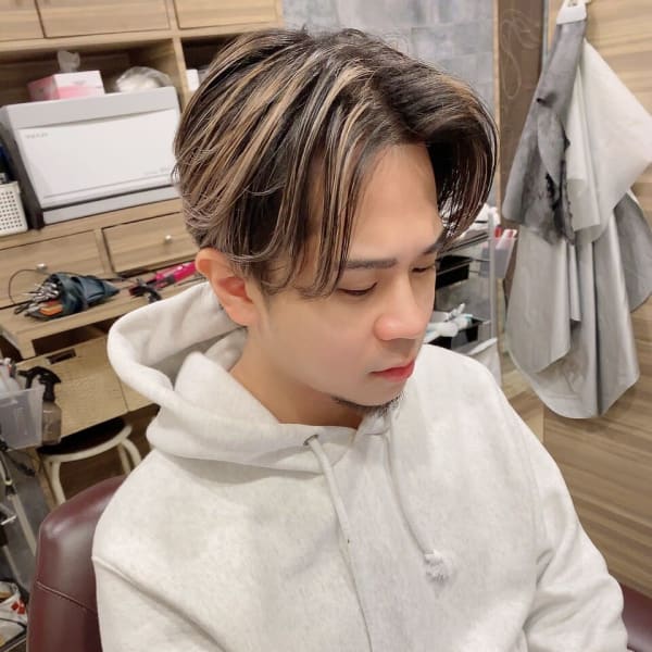 センターパートマッシュ