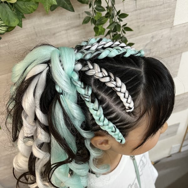 コーンロウ　ヘアアレンジ