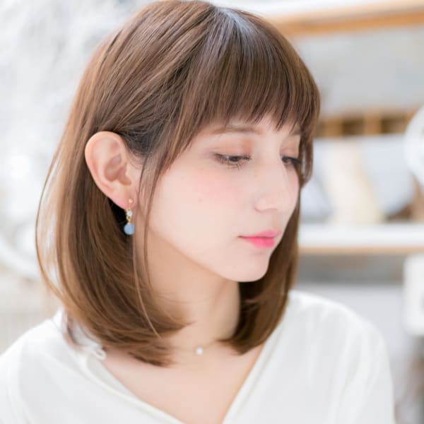大人かわいい黒髪風ツヤロブ　グレージュカラー