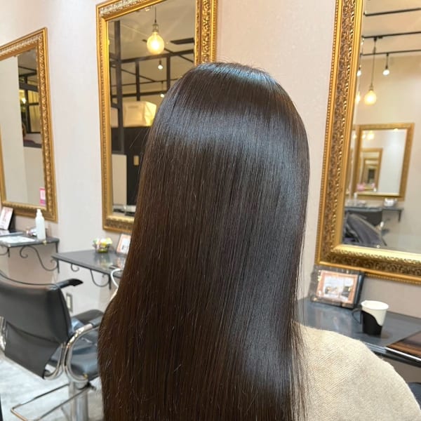 丸型卵形ストレートレイヤーエアリーロング美髪アッシュブラウン