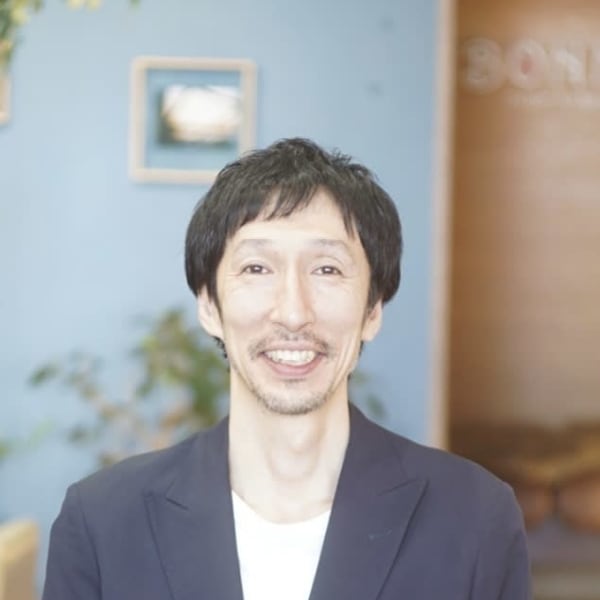 BONNIE hair design【ボニー ヘアデザイン】のスタッフ紹介。小林 大輔