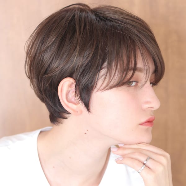 小顔美髪イメチェンピンクブラウン切りっぱなしボブショート