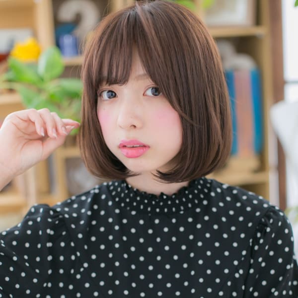 大人かわいい黒髪前下がり小顔ぷつっとボブ　グレージュアッシュ