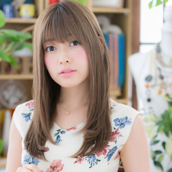 カーキグレージュ艶カラー外国人風小顔ロング レイヤーロング