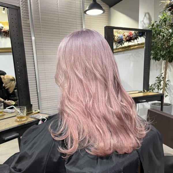 切りっぱなしボブ　ピンクベージュ　ミルクティーベージュ