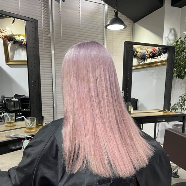 切りっぱなしボブ　ピンクベージュ　ミルクティーベージュ