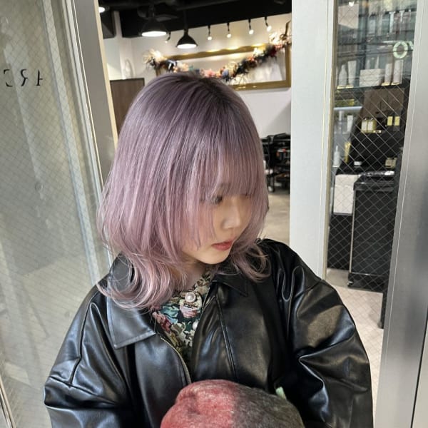 切りっぱなしボブ　ピンクベージュ　ミルクティーベージュ