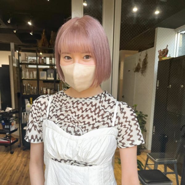 切りっぱなしボブ　ピンクベージュ　ミルクティーベージュ