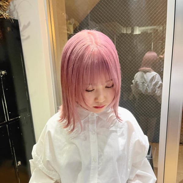 切りっぱなしボブ　ピンクベージュ　ミルクティーベージュ