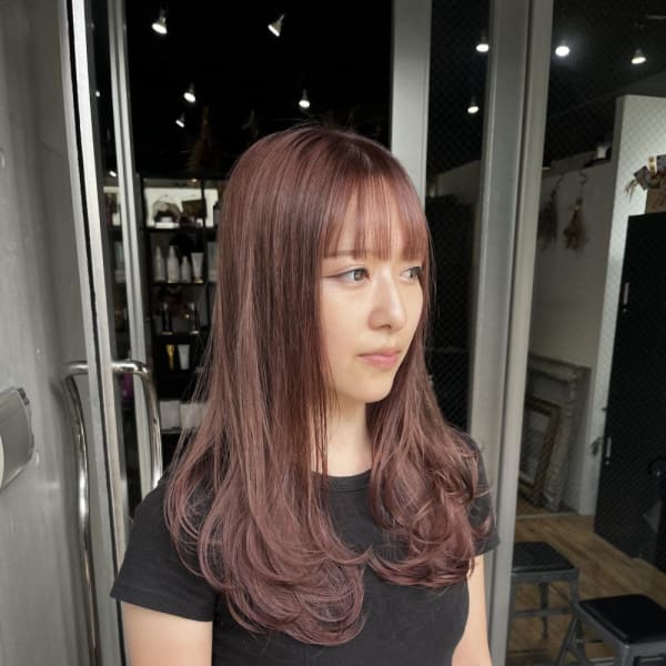 切りっぱなしボブ　ピンクベージュ　ミルクティーベージュ