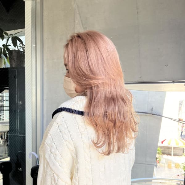 切りっぱなしボブ　ピンクベージュ　ミルクティーベージュ