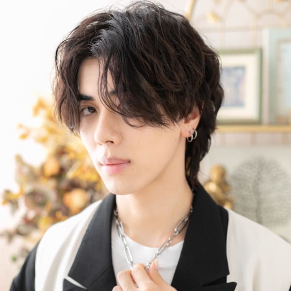 前髪パーマセンターパート無造作束感ショート　ノンジアミンカラ