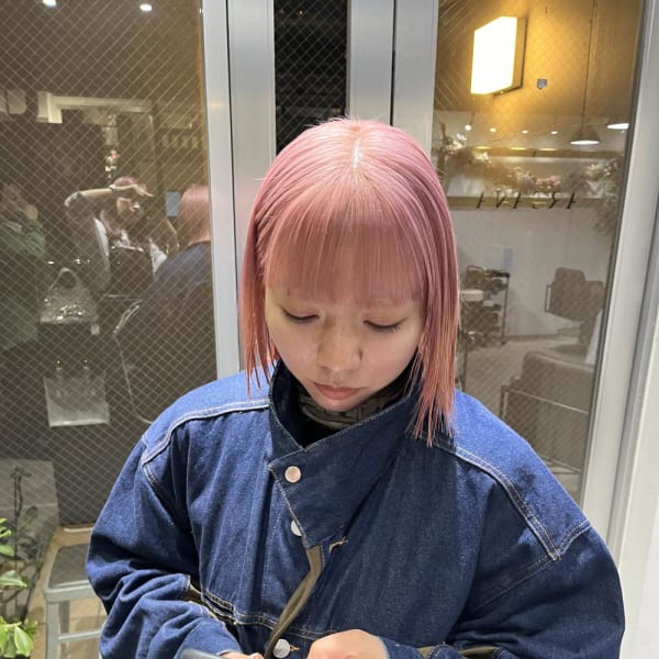 切りっぱなしボブ　ピンクベージュ　ミルクティーベージュ