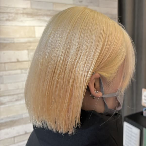 ハイトーンブロンドブリーチ美髪似合わせカットイメチェン