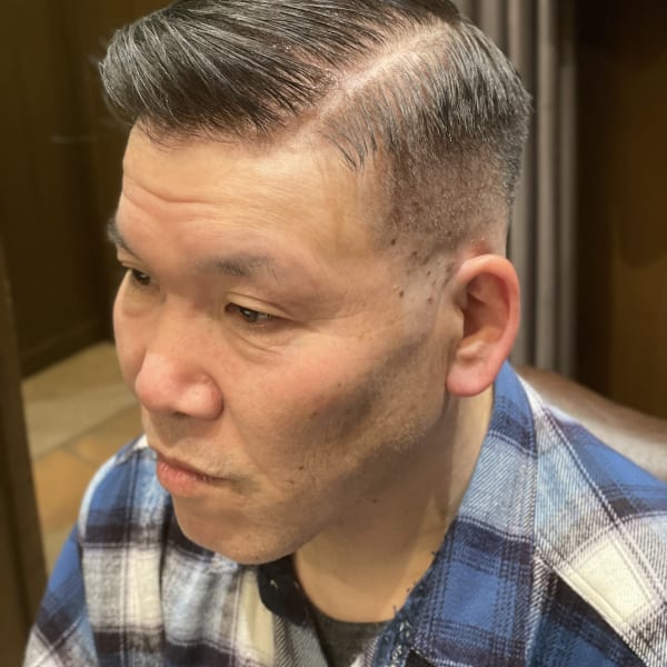 おじさんスキンフェード×サイドパート|UNTRACE－BARBER SHOP－