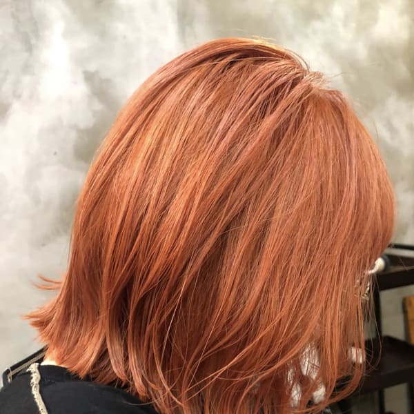 ブリーチカラー/オレンジミディアムボブ