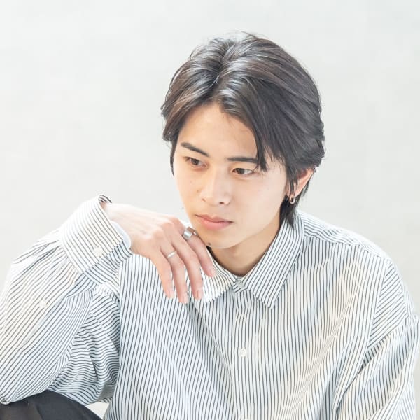 前下がりセンターパート|SALONS HAIR 阪急桂駅前店