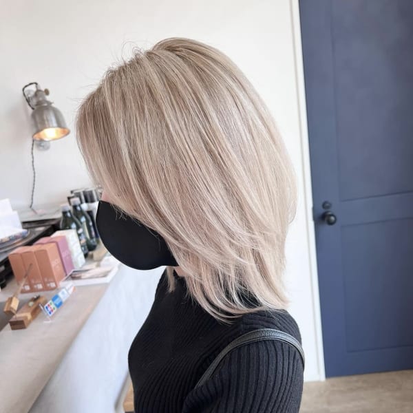 ホワイトブリーチダブルカラーレイヤーカットウルフカット