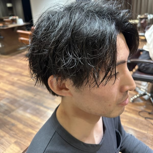 センターパート×ナチュラルツイストスパイラルパーマ♪