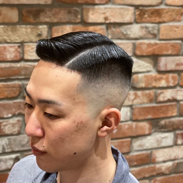 スキンフェード×サイドパート×アイロンパーマ|UNTRACE－BARBER SHOP－