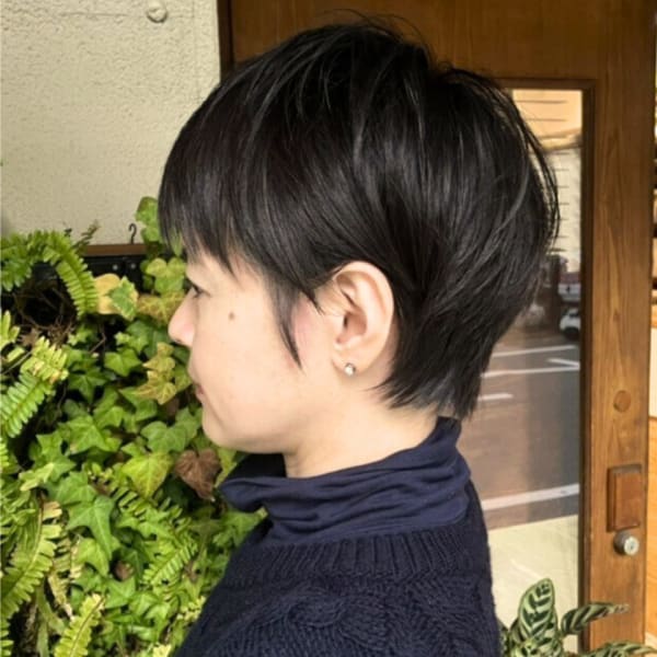 ハンサムショート レイヤーカット 艶感 グレージュ 抜け感