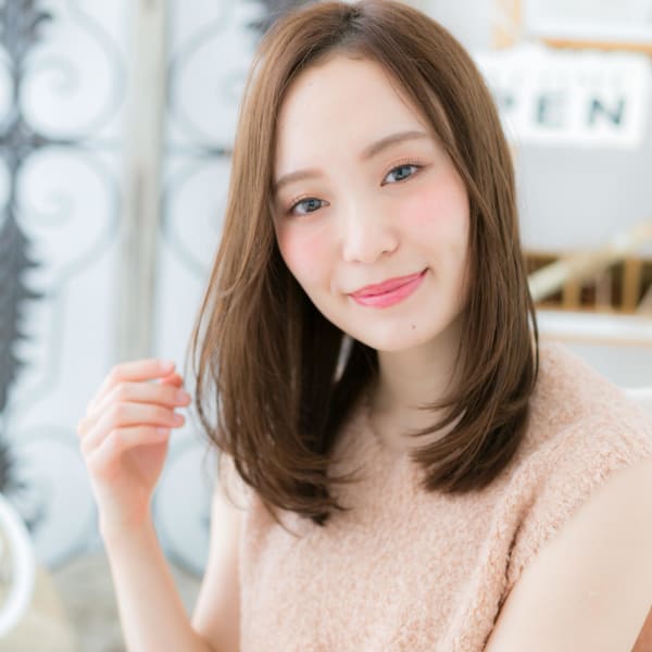 大人かわいいセンターパート小顔くすみカラー グレーベージュ