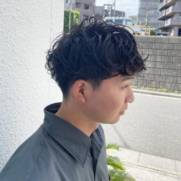 ツーブロマッシュショートランダムパーマ