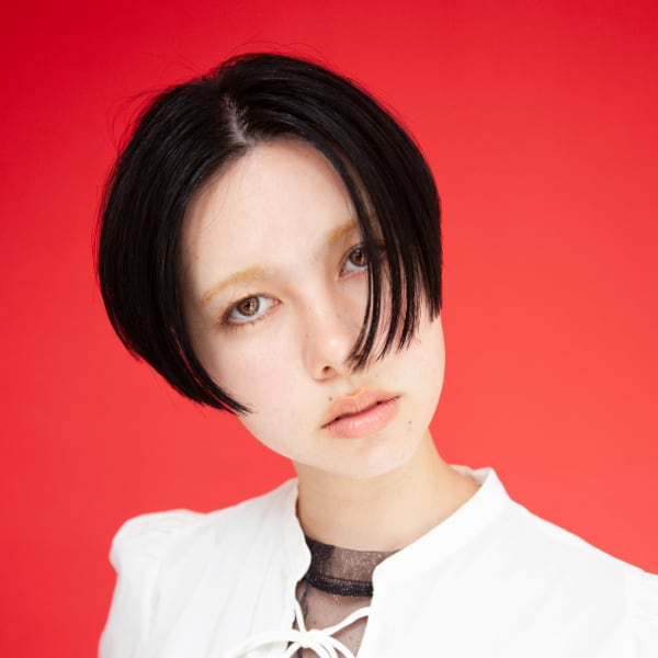 センターパート 刈り上げ ショート 黒髪