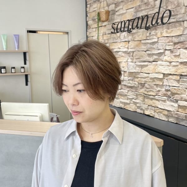 ショートボブ×ミルクティーベージュ|KENJE sanando