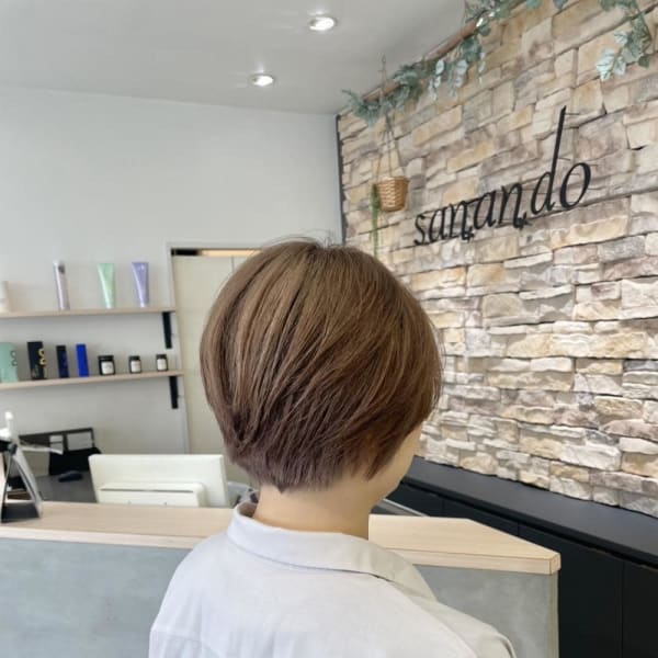 ショートボブ×ミルクティーベージュ|KENJE sanando
