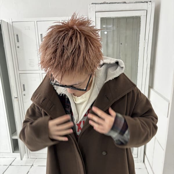 ピンクベージュな刈り上げショート