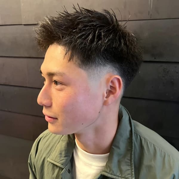 刈り上げ スパイキーショート ツーブロック アップバング