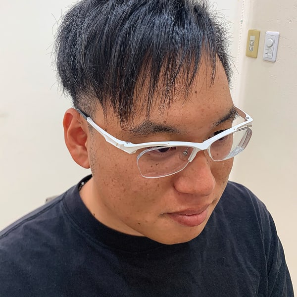 前髪ストレード、刈り上げ