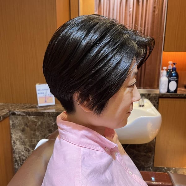 銀座　理容室　前下がりショート　刈り上げ女子