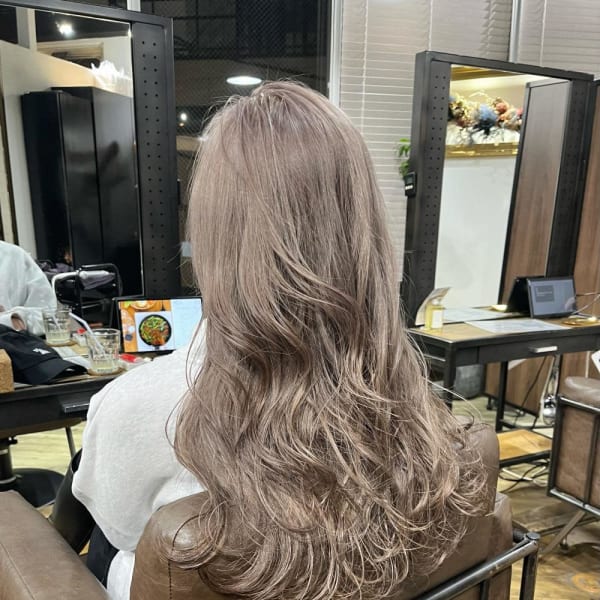 ミルクティーベージュ　グレージュ　ピンクベージュ　ピンク